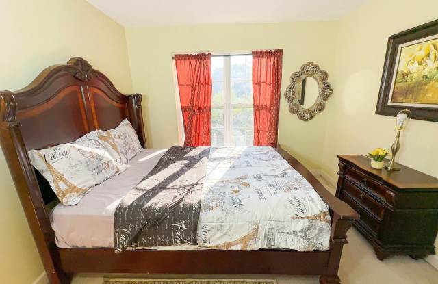 Photo of 2016 WHEATON HAVEN Court unit: Room Only