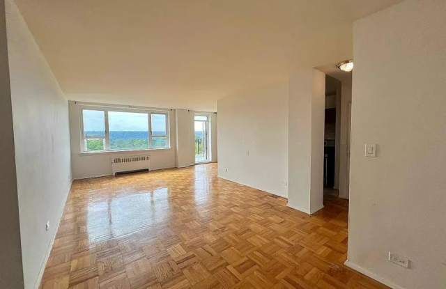 5355 Henry Hudson Parkway West