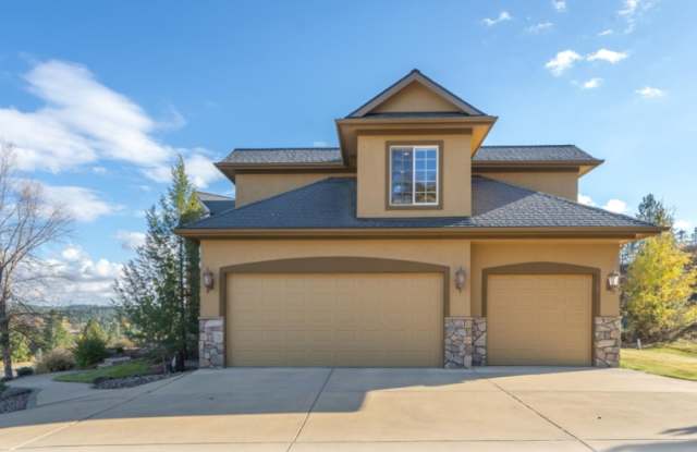 1610 East Eagle Feather Lane