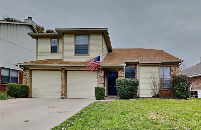 827 WYNDHAM - 827 Wyndham Place, Arlington, TX 76017