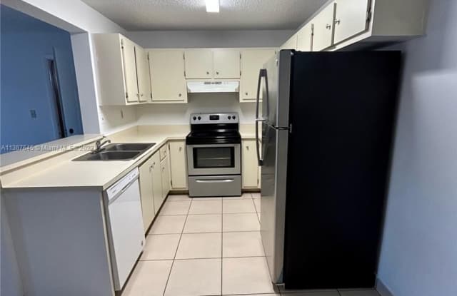 400 W Palm Cir W