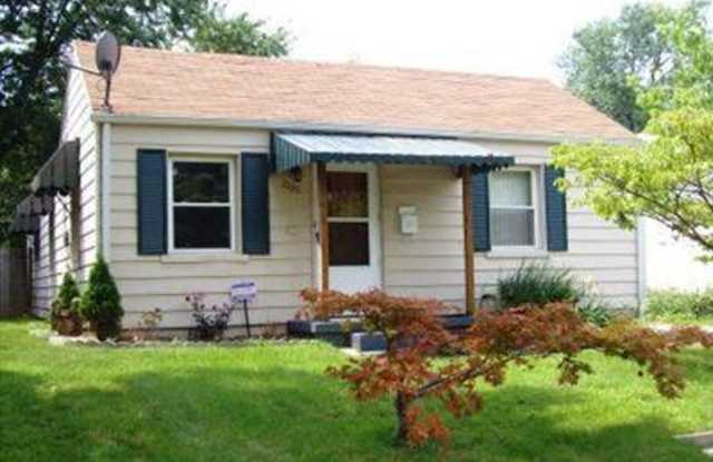 Photo of Coming soon! Great 2 bedroom with AC and detached garage!