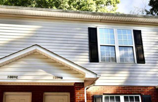 Photo of 1009 22nd St Pl Ne