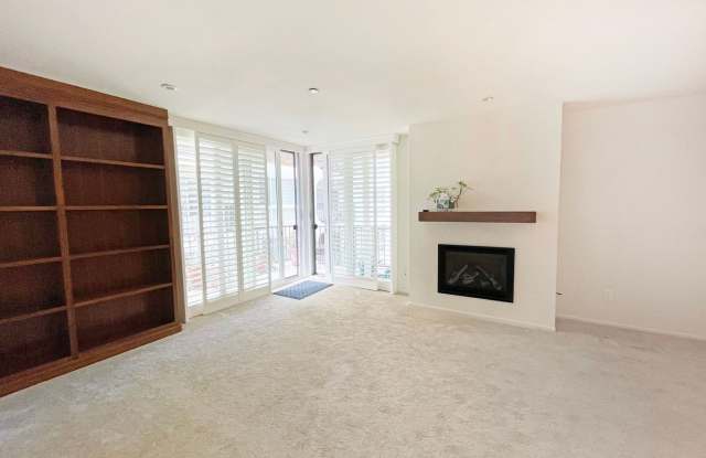 2 Bed, 2 Bath Condo on the Esplanade with gated entry