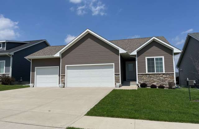 Dream Home Rental in Waukee! 3-Car Garage!