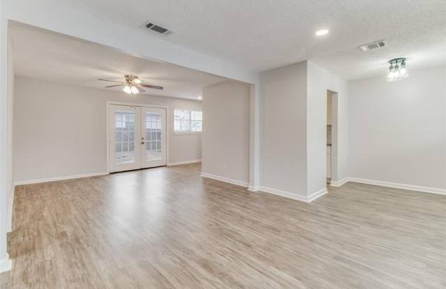 822 N Throckmorton Street