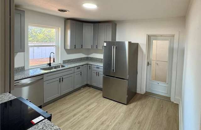 Photo of 889 W Main Street