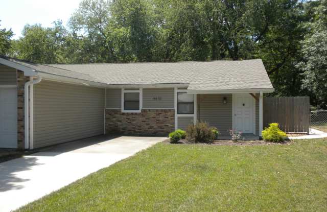 2 bed, 1 Bath Duplex, West Columbia. - 4610 West Knox Drive, Boone County, MO 65203