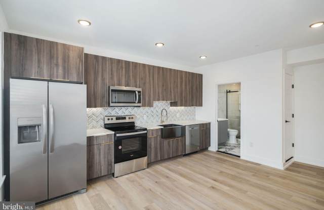 2000 N FRONT Street unit: 1