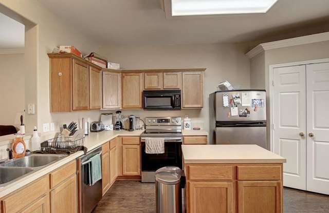 7538 Angelwing - 4/Bed 2/Bath - $1895/month