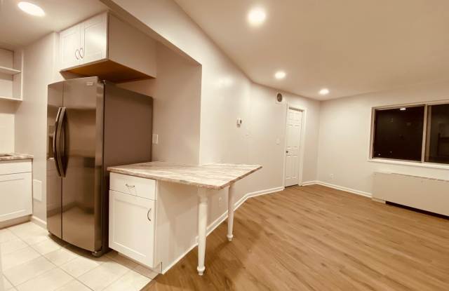 5340 HOLMES RUN Parkway unit: 1003