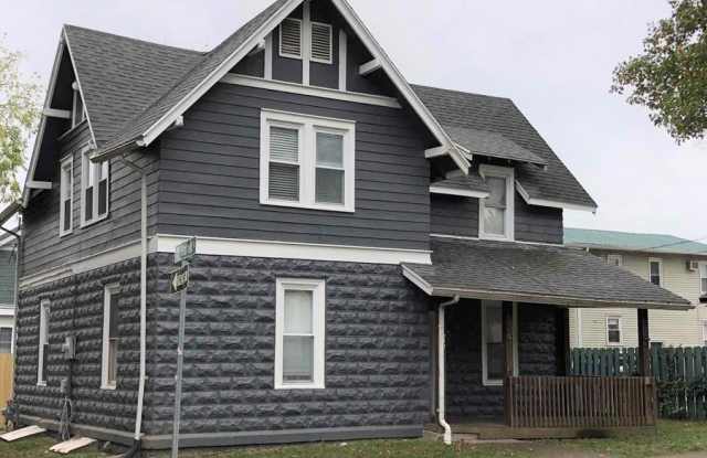 Photo of 412 E 9th Street