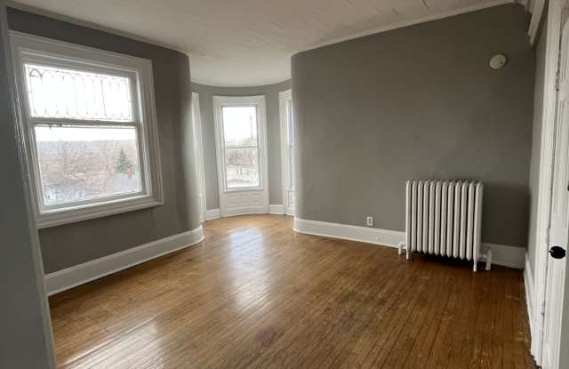 211 Main Street Apt 3