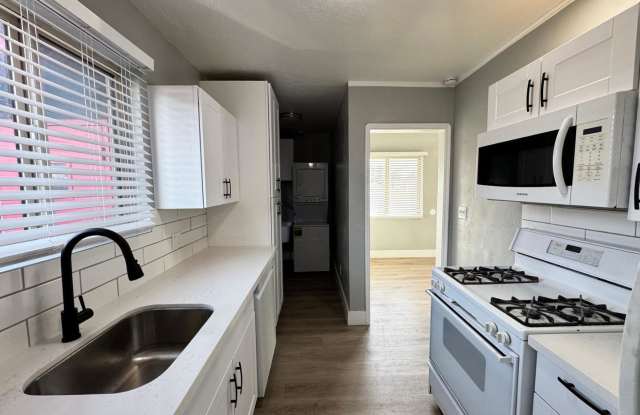 20 W University Dr