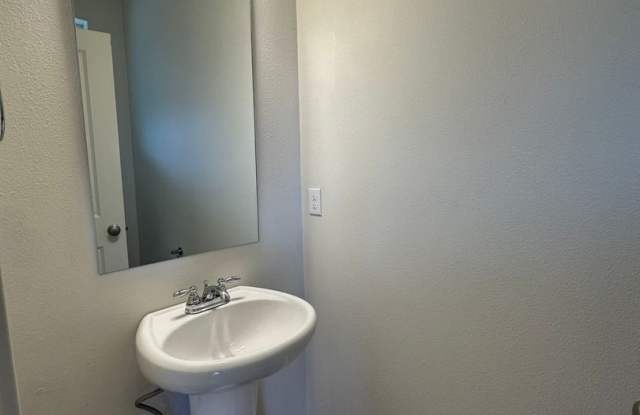 9714 SW Windswept Place ~ MOVE IN SPECIAL! 1st Month's Rent FREE!