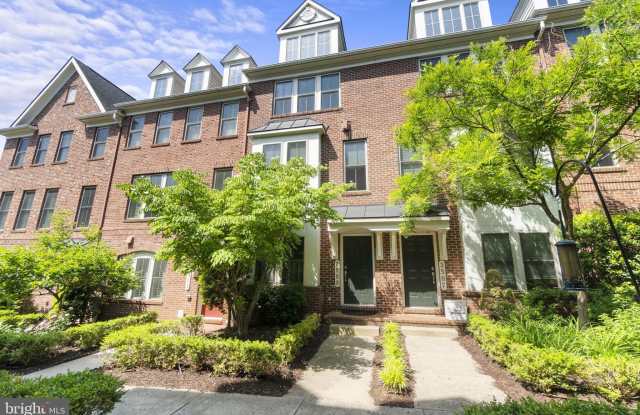 2509 S KENMORE Court