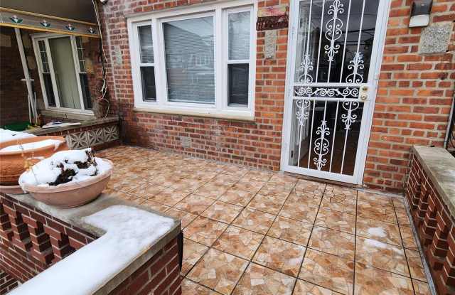 913 East 46th Street