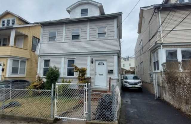 87 Sheridan St