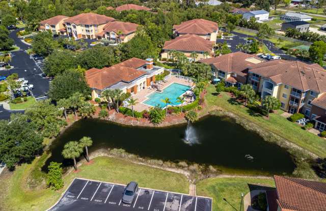 Tuscany Gardens Beautiful Condo Close to All in Fort Myers MOVE IN SPECIAL 50% OFF FIRST MONTHS RENT!