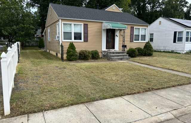 !! $500 OFF 2nds  MONTH'S RENT!!! Charming 3BR 2BA Home w/ Updated Kitchen + Large Front and Back Yard in Glen Burnie