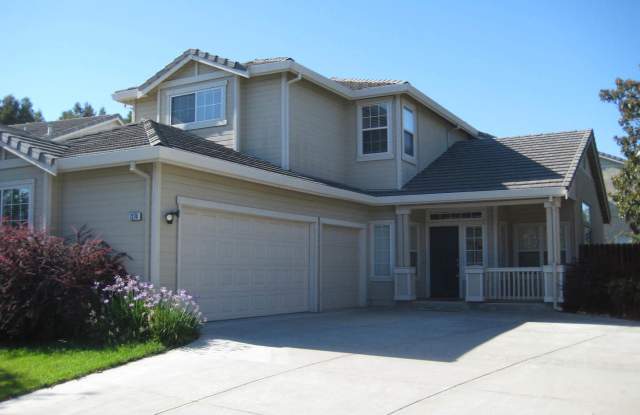 Gorgeous 4 Bedroom, 3 Bath in Brentwood