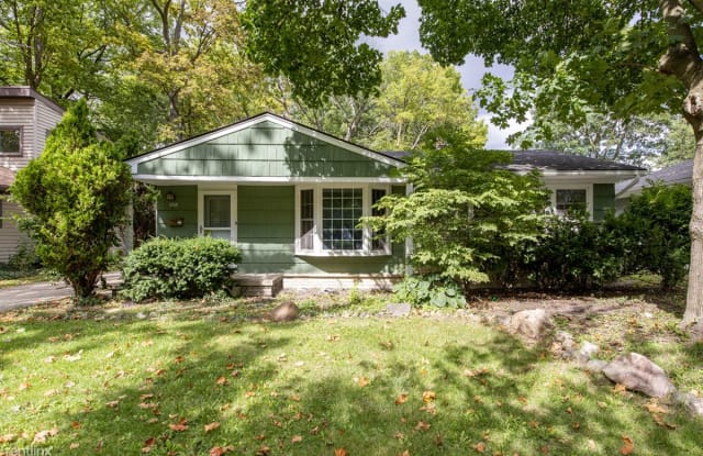 2308 Walter Dr - 2308 Walter Drive, Ann Arbor, MI 48103