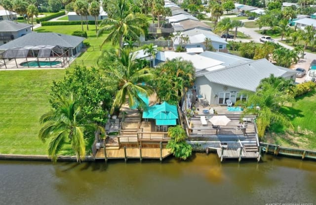 444 SE Robalo Ct - 444 Robalo Court, Stuart, FL 34996