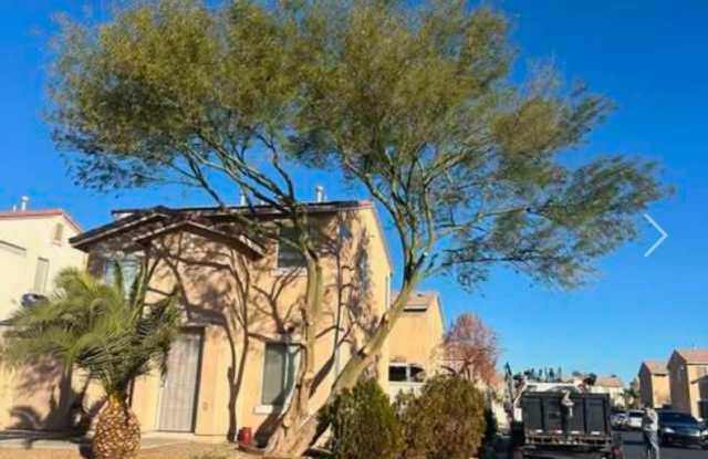 2 bedroom house off Sahara and Sloan
