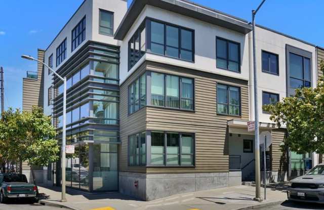 Luxury 3BR Condo | 2 Parking | A/C | Mission District!