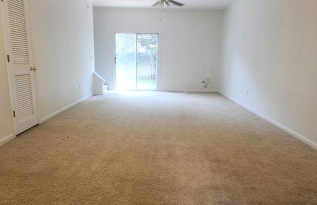 Lovely 2 Bed, 2.5 Bath Townhome Ready to Move in