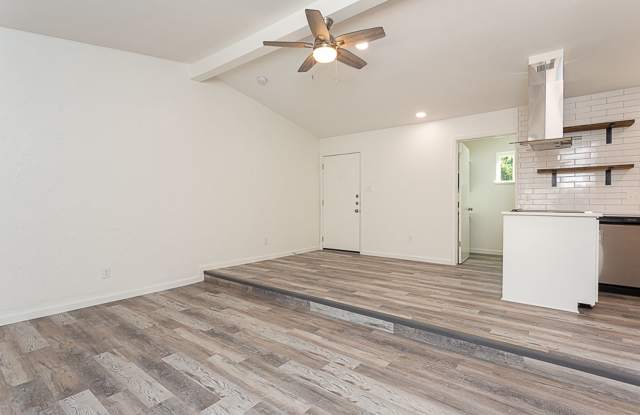Travis Heights Bungalow Close to Downtown  South Congress!