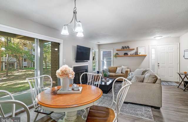 7598-L LAKESIDE VILLAGE Drive unit: L