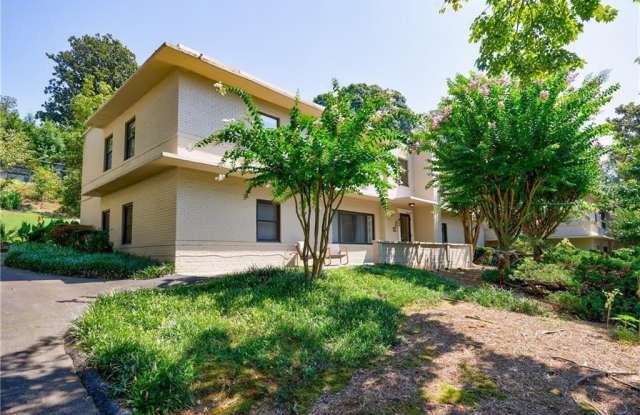 Photo of 101 Ardmore Place NW