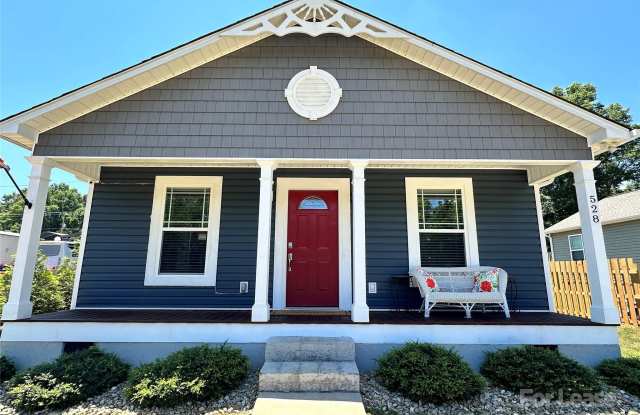 Photo of 528 S Shamrock Avenue