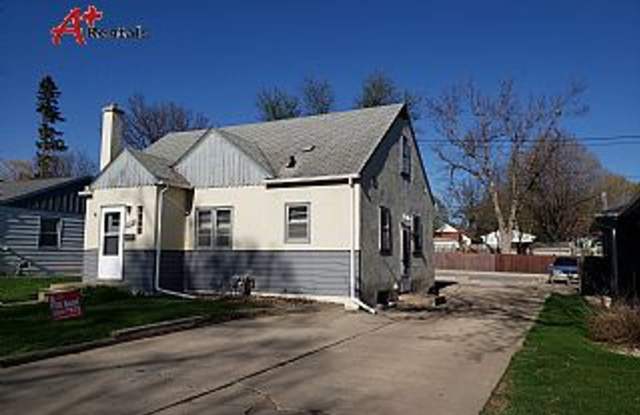 2516 S Western Ave - 2516 South Western Avenue, Sioux Falls, SD 57105