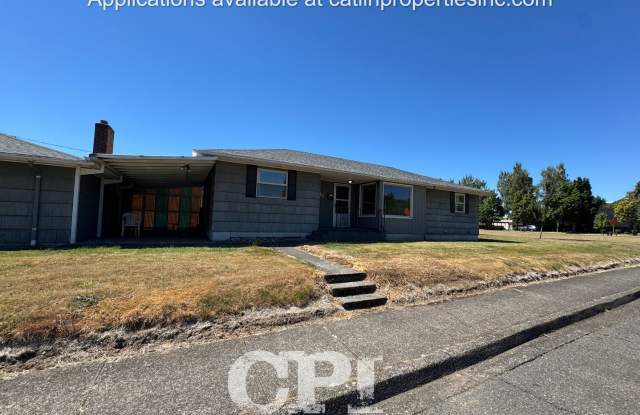751 27th Ave. - Longview, WA 98632 - Move In Special - Half Off First Month's Rent!