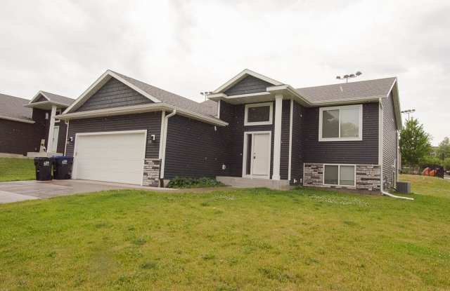 Beautiful and Spacious 4 Bedroom 3 Bath Available For Rent!