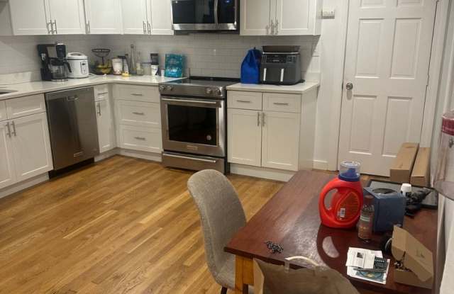 Nicely updated, pet friendly 2 bed in South Boston for September 1!