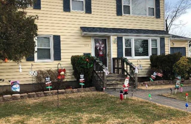 420 17th St - 420 17th Street, West Babylon, NY 11704