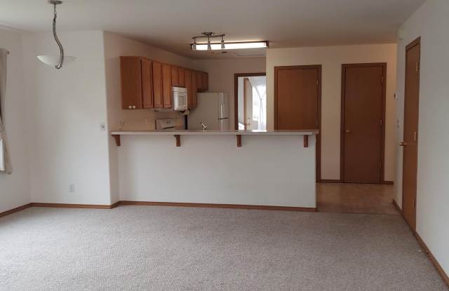 MOVE IN SPECIAL 1/2 OFF 1ST FULL MONTHS RENT- 3 bedroom, 2.5 bath Townhouse in Ashland!!