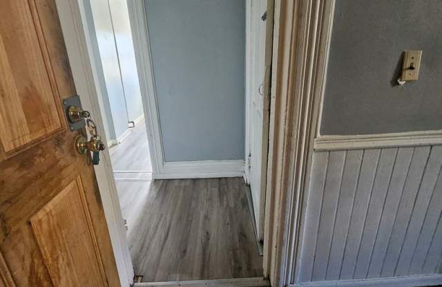 Upper 1 bedroom unit gas included