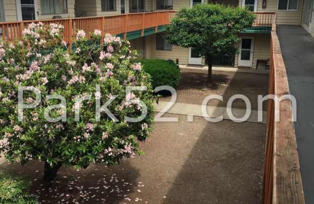 Bottom Floor 2 Bedroom 1 Bathroom Apartment in Tacoma