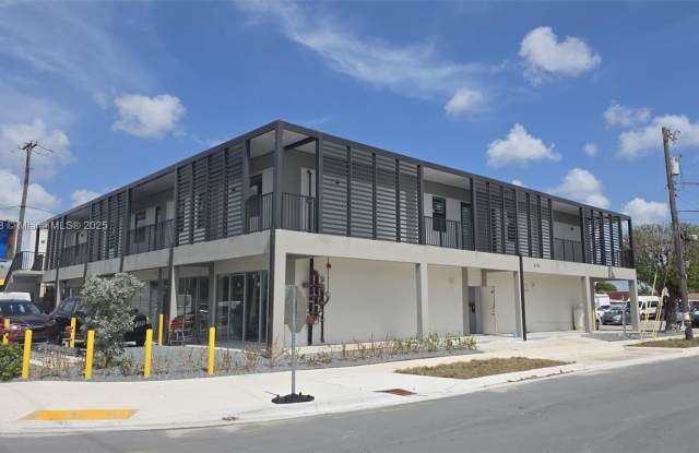 Photo of 4124 E 8th Ct