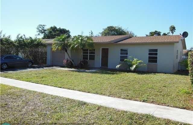 316 SW 80th Ave - 316 Southwest 80th Avenue, North Lauderdale, FL 33068