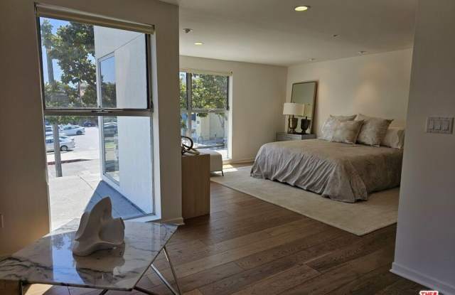 1617 Broadway unit: B