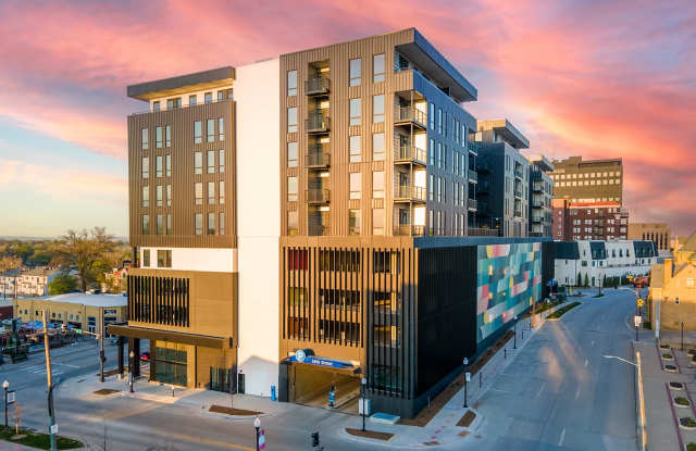 37 West Farnam
