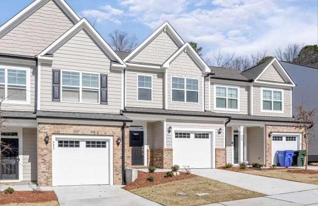 3/2.5 Townhome Close to Southpoint w/ Garage!