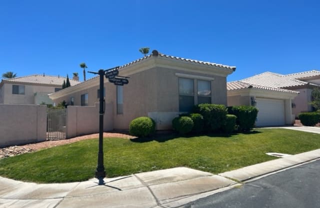 393 Highland Hills Ct - 393 Highland Hills Court, Spring Valley, NV 89148