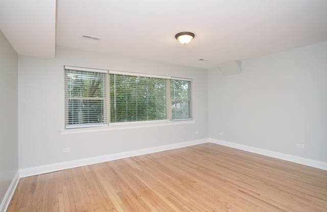 1343 W Winona Street