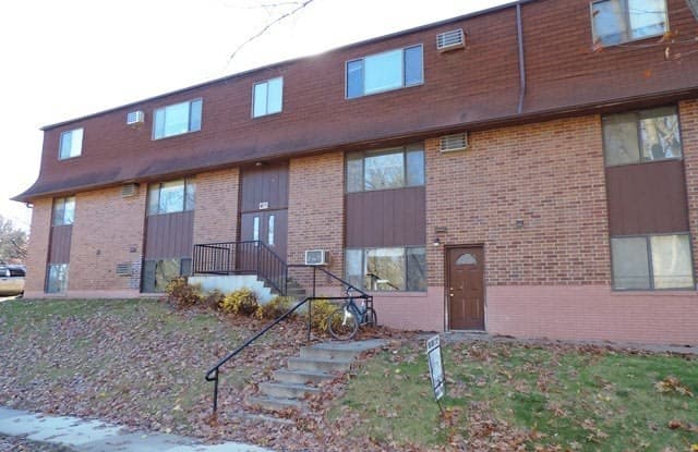 415 Woodside Drive Unit: 12 - 415 Woodside Drive, Iowa City, IA 52246